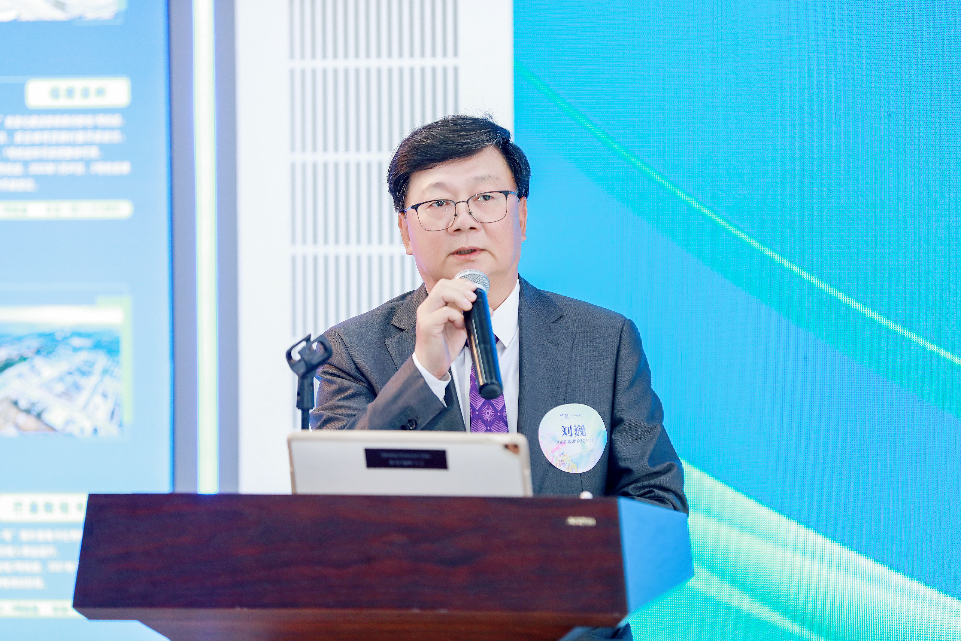 20220422-新葡萄经管EMBA成立二十周年活动举行-EMBA摄影-刘巍发言.JPG