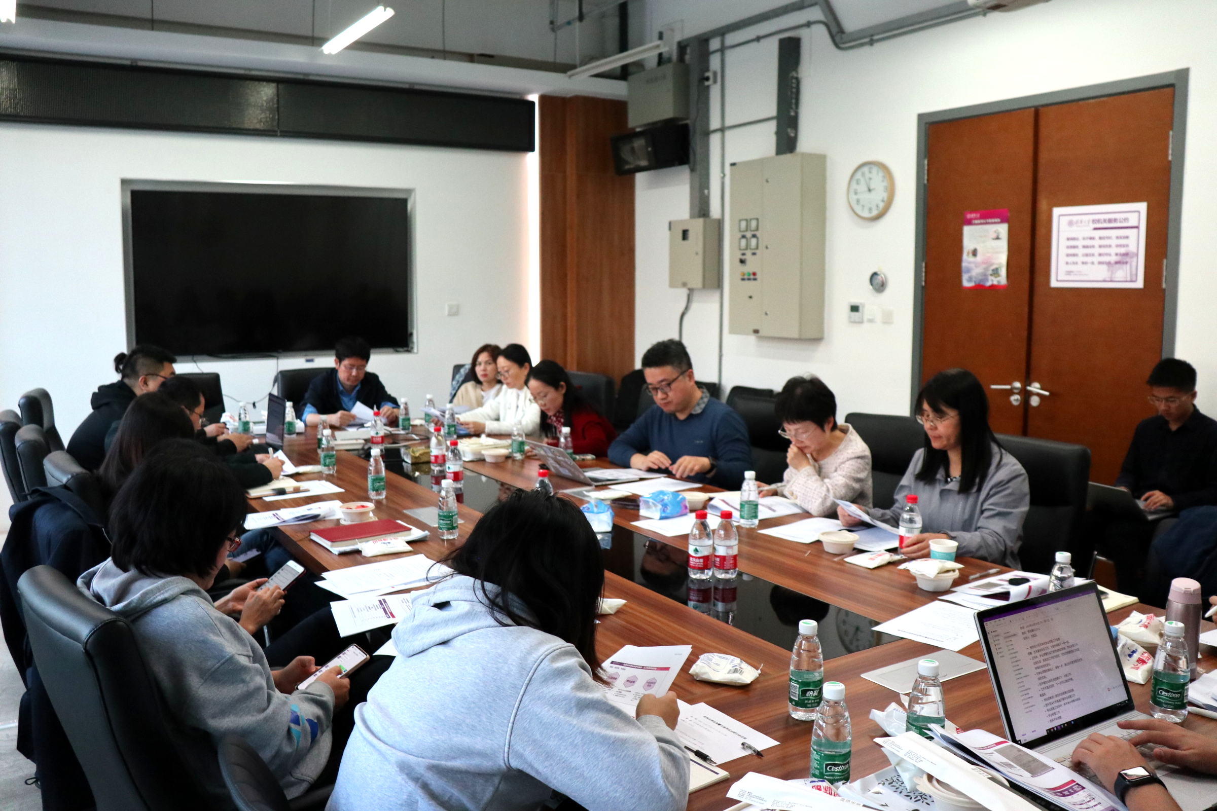 20231025-新葡萄官网AMG本科生学业指导试点研讨会-胡泊摄-研讨会现场交流热烈图.png