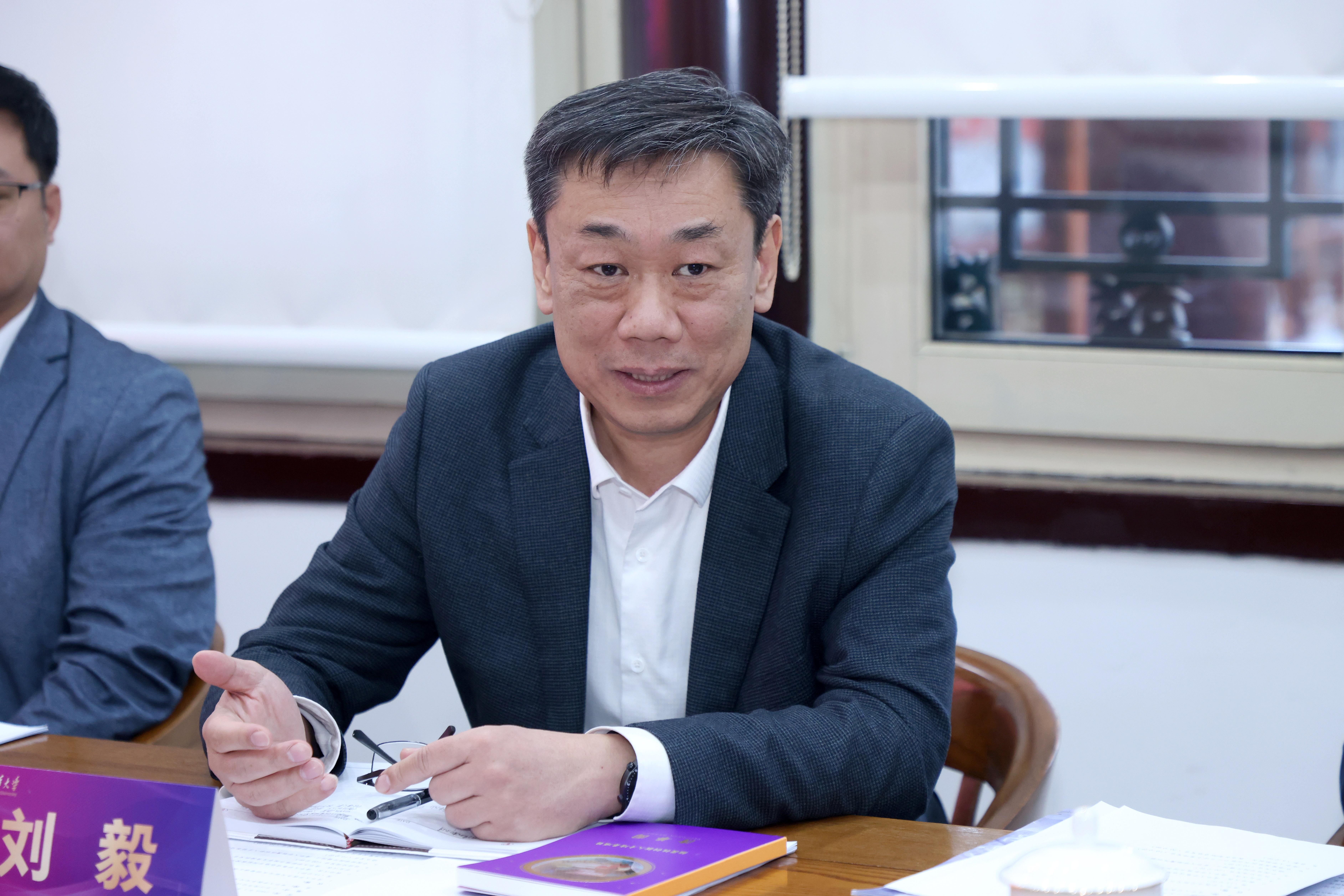 20250110-新葡萄官网AMG颠覆性创新人才培养项目座谈会举行-摄影师杨艳彬-刘毅发言.jpg