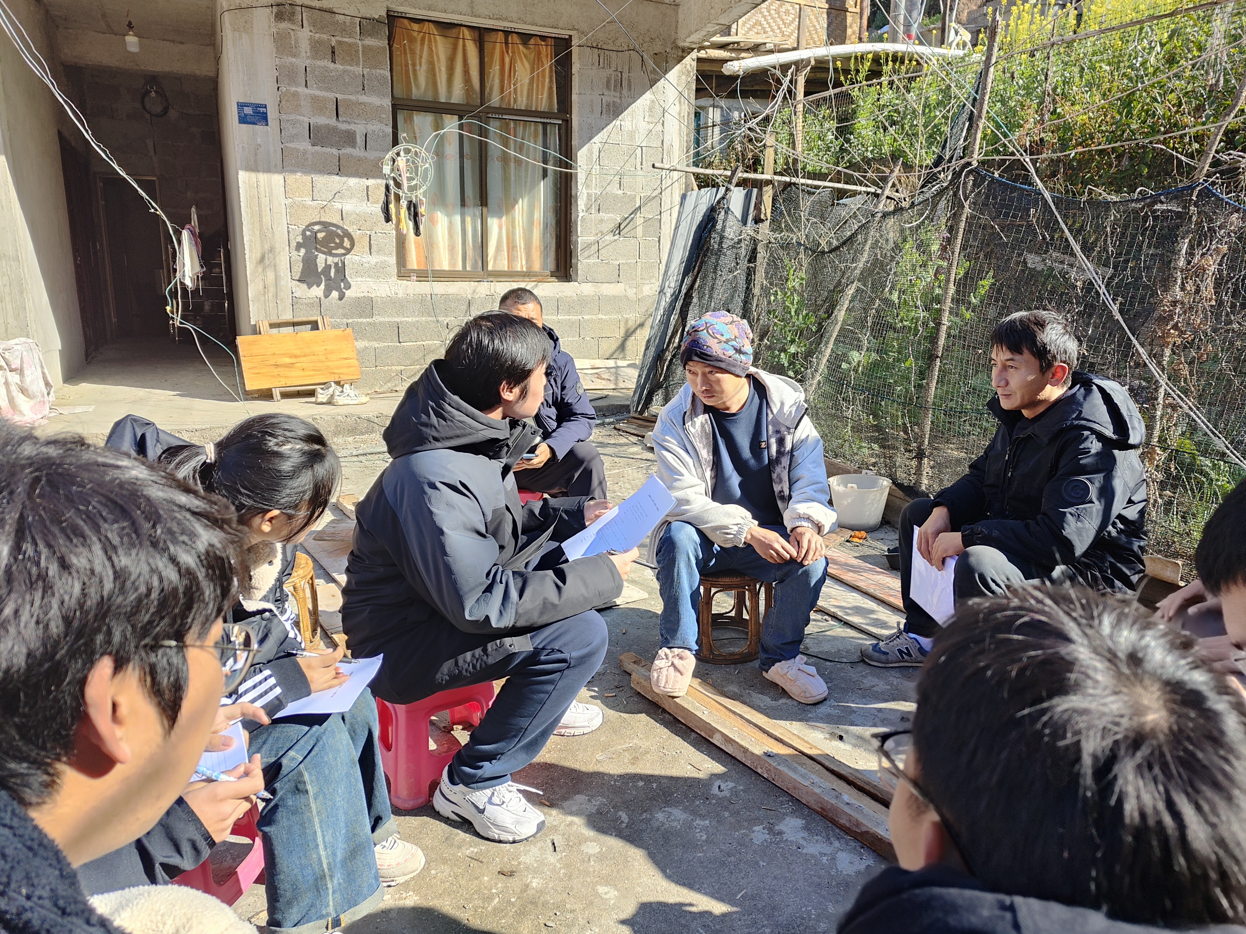 20240100-这个寒假,新葡萄学子再出发-支队成员进入制茶农户座谈-支队供稿.jpg