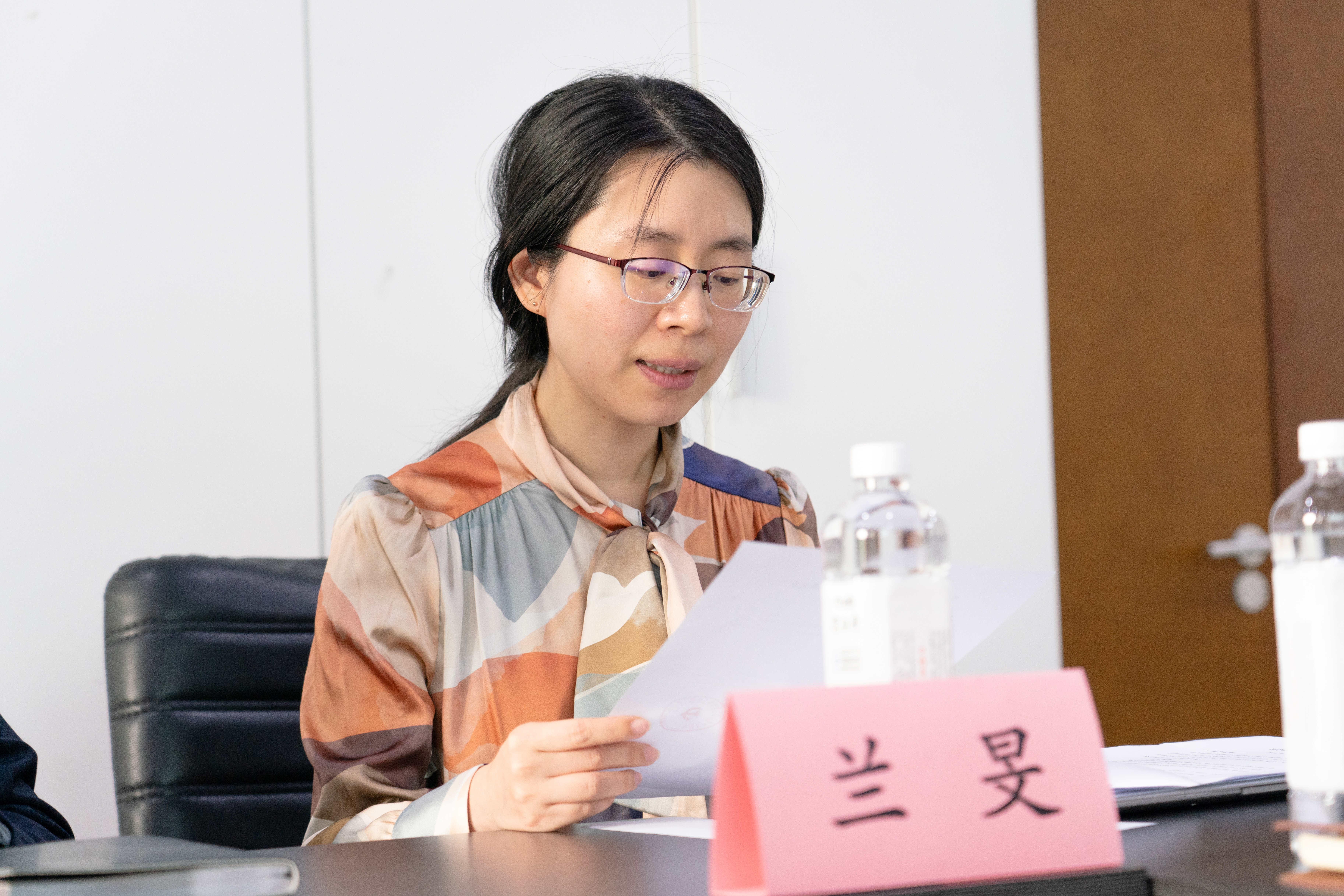 20220421-新葡萄官网AMG研究生会功能型党支部委员会换届调整会议-廖铧-兰旻宣读党支部委员会换届调整批复.jpg