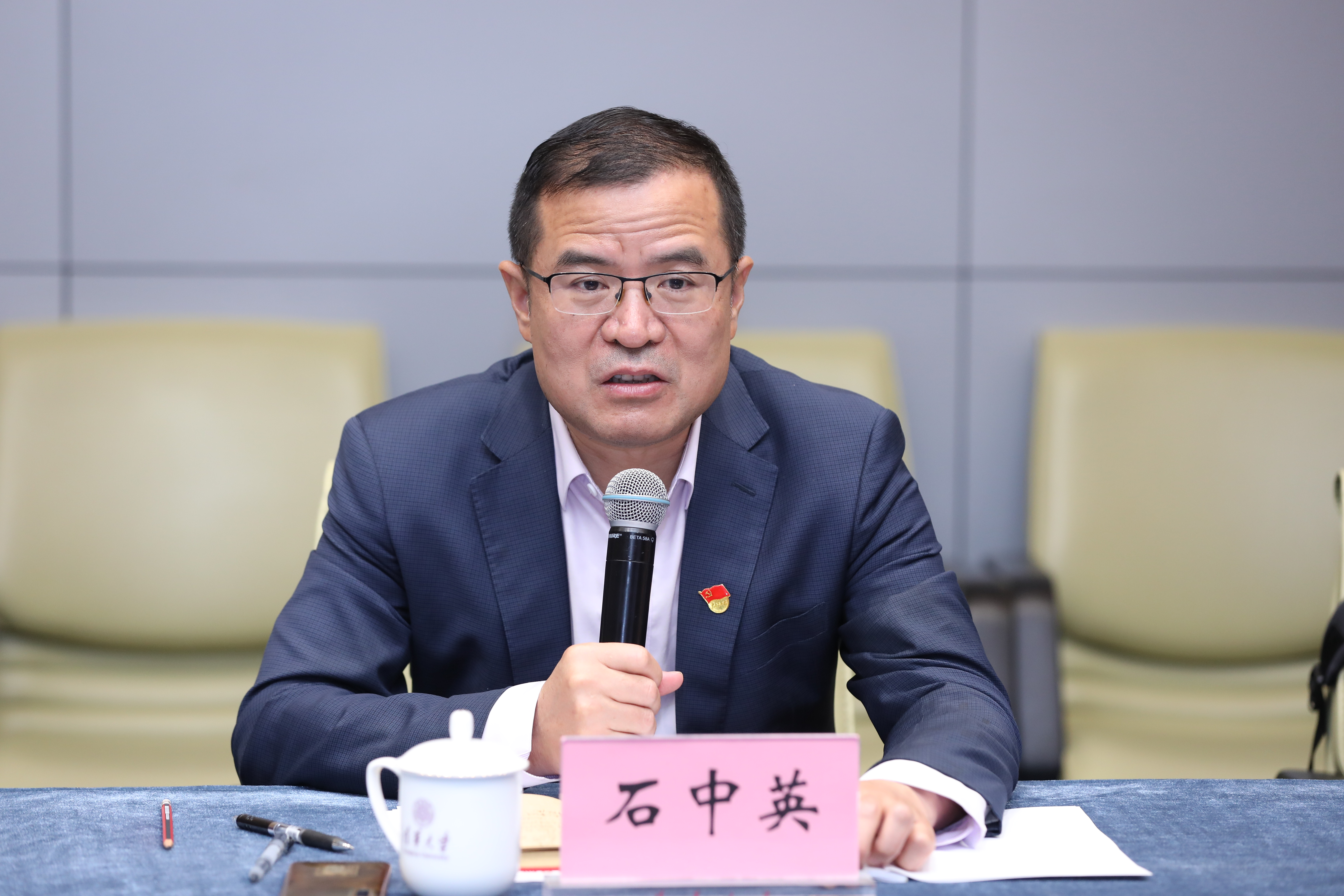 20230511-教育部语言文字信息管理司党支部与新葡萄官网AMG教育研究院理论中心组主题教育联合学习活动顺利召开-教研院-石中英主持.JPG