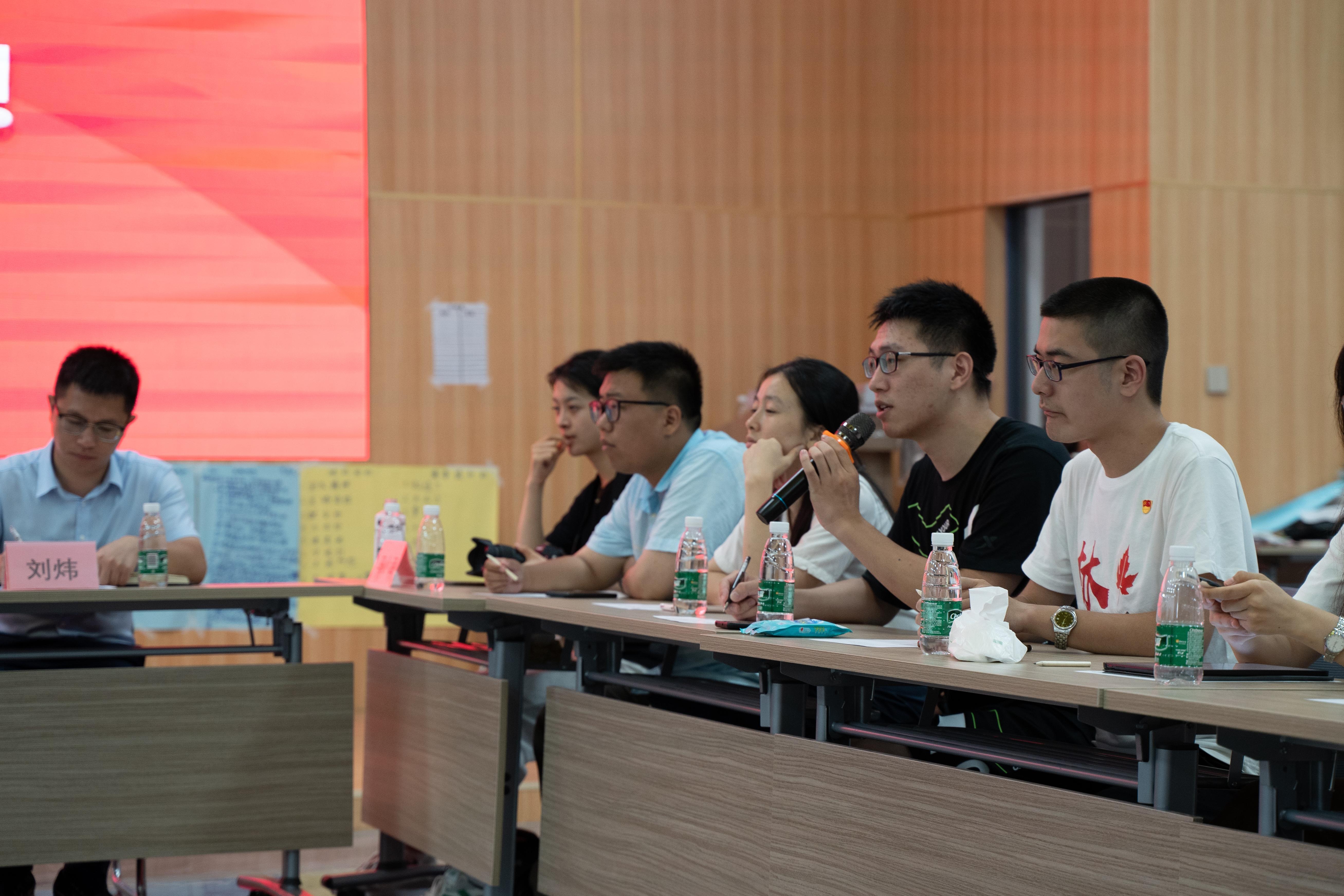 20220808-0814-新葡萄官网AMG“林枫计划”师生赴江西赣县区调研实践-桂雨谦摄-支队师生与五云镇“紫薇小镇”基层一线干部座谈.jpg