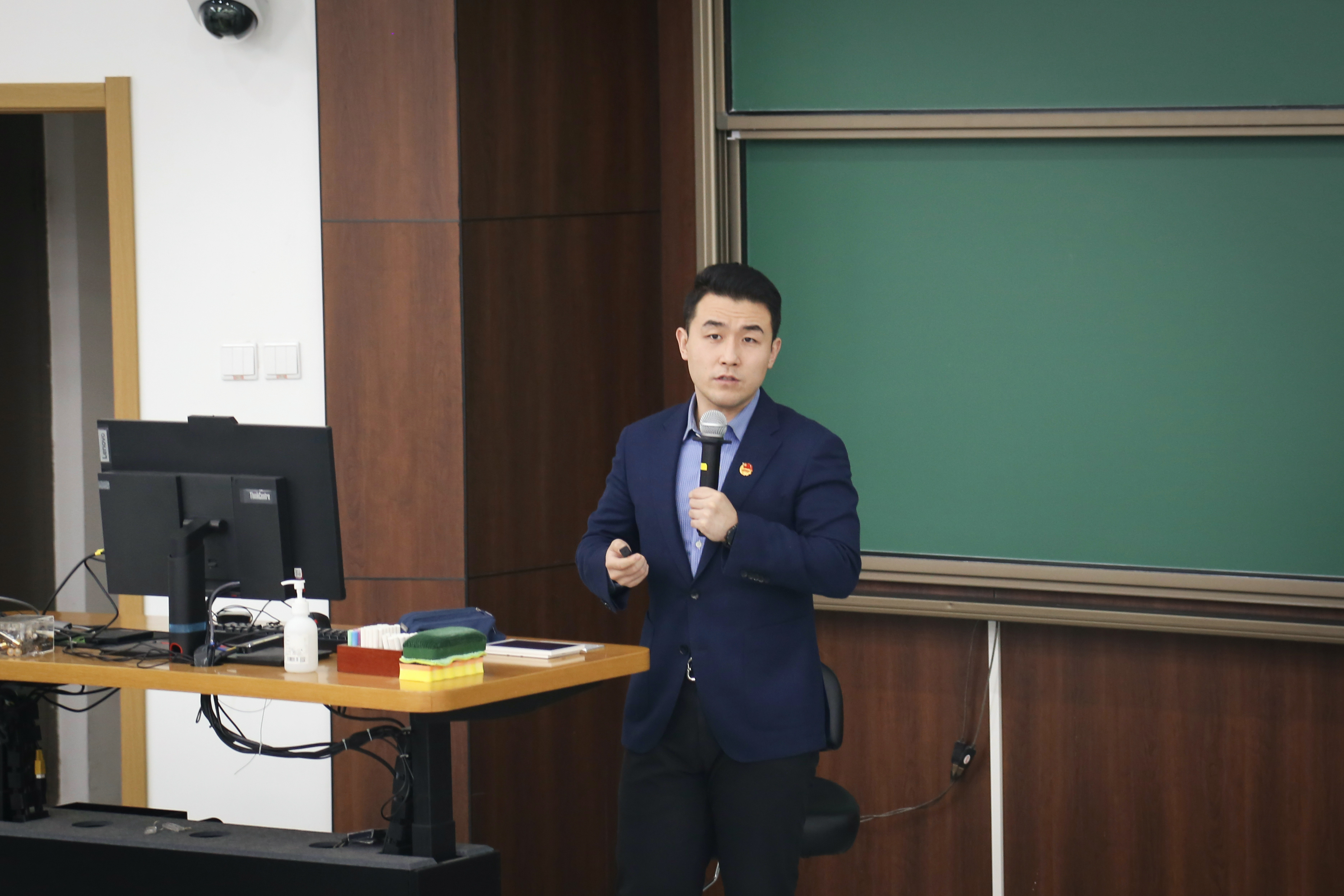 20221013-新葡萄官网AMG第四期“笃行”研究生领导力培养计划开班仪式顺利举行-金雨浩授课-肖明瑞.jpg