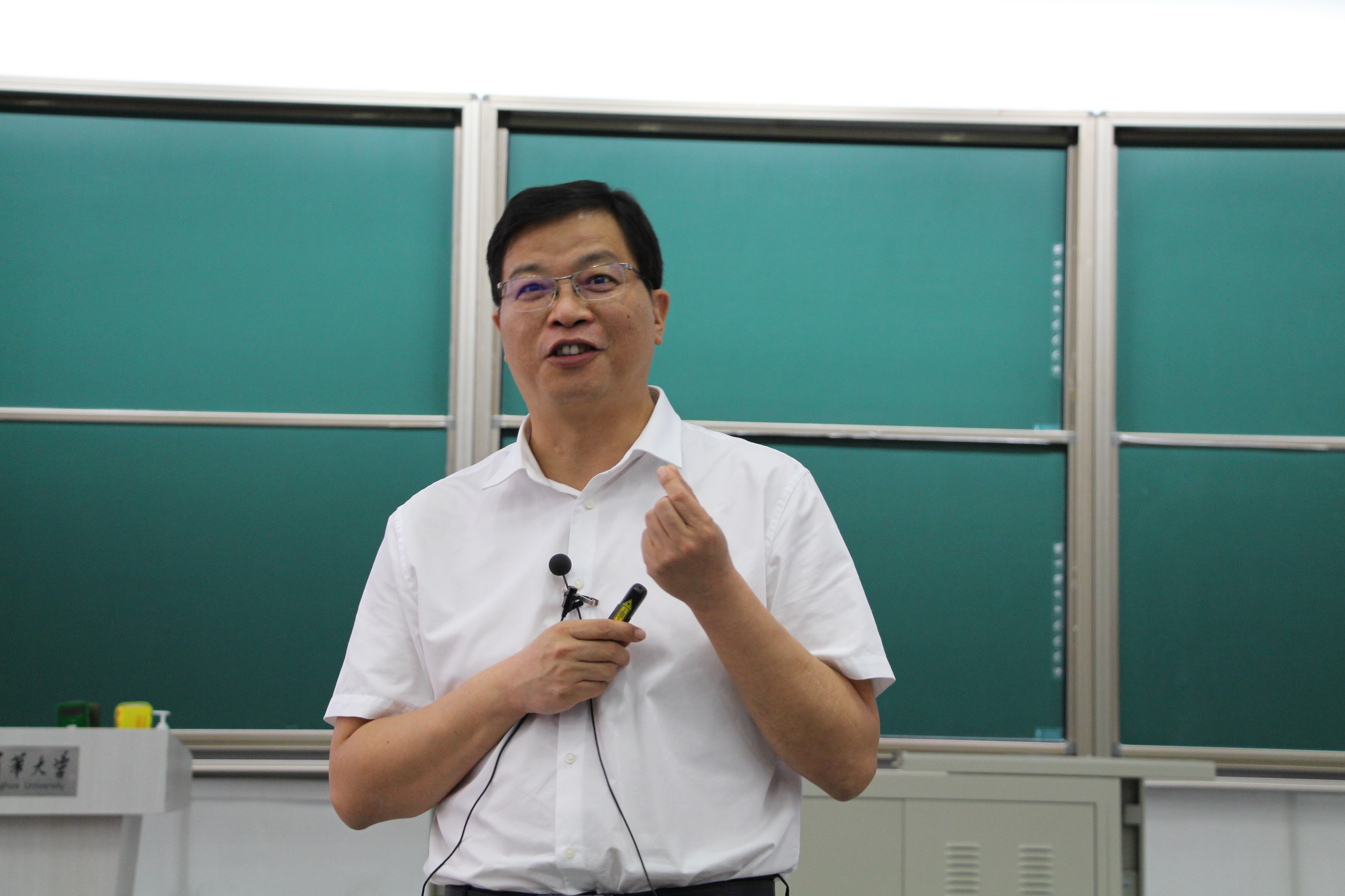 《20210916-蔡文鹏做客新人文讲座 阐述“无讲座 不新葡萄”-文素基地-演讲人蔡文鹏》.JPG