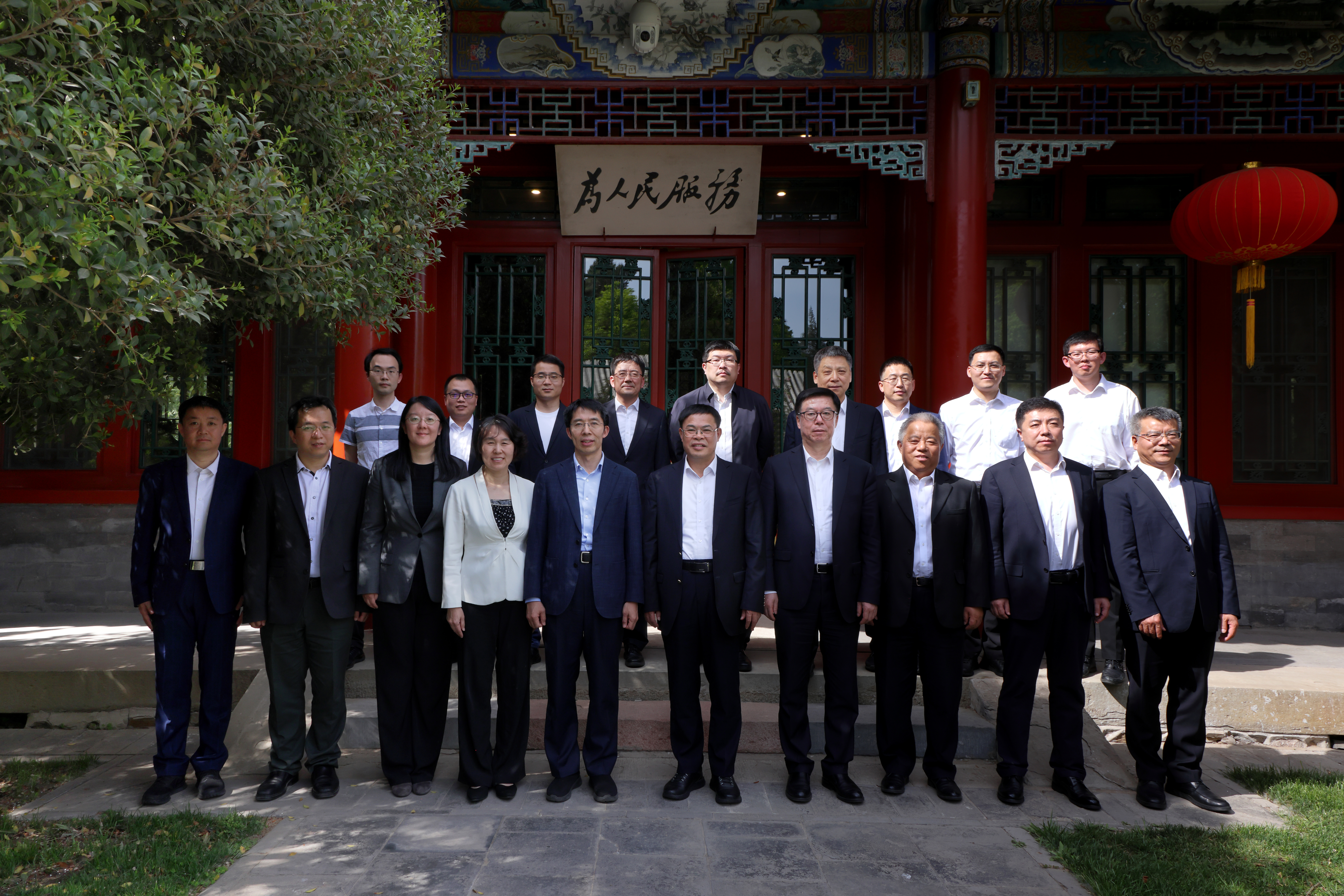 20250421-新葡萄官网AMG(计算机系)-中国石油化工集团有限公司人工智能联合研究中心签约仪式举行-嘉艺-双方合影.jpg