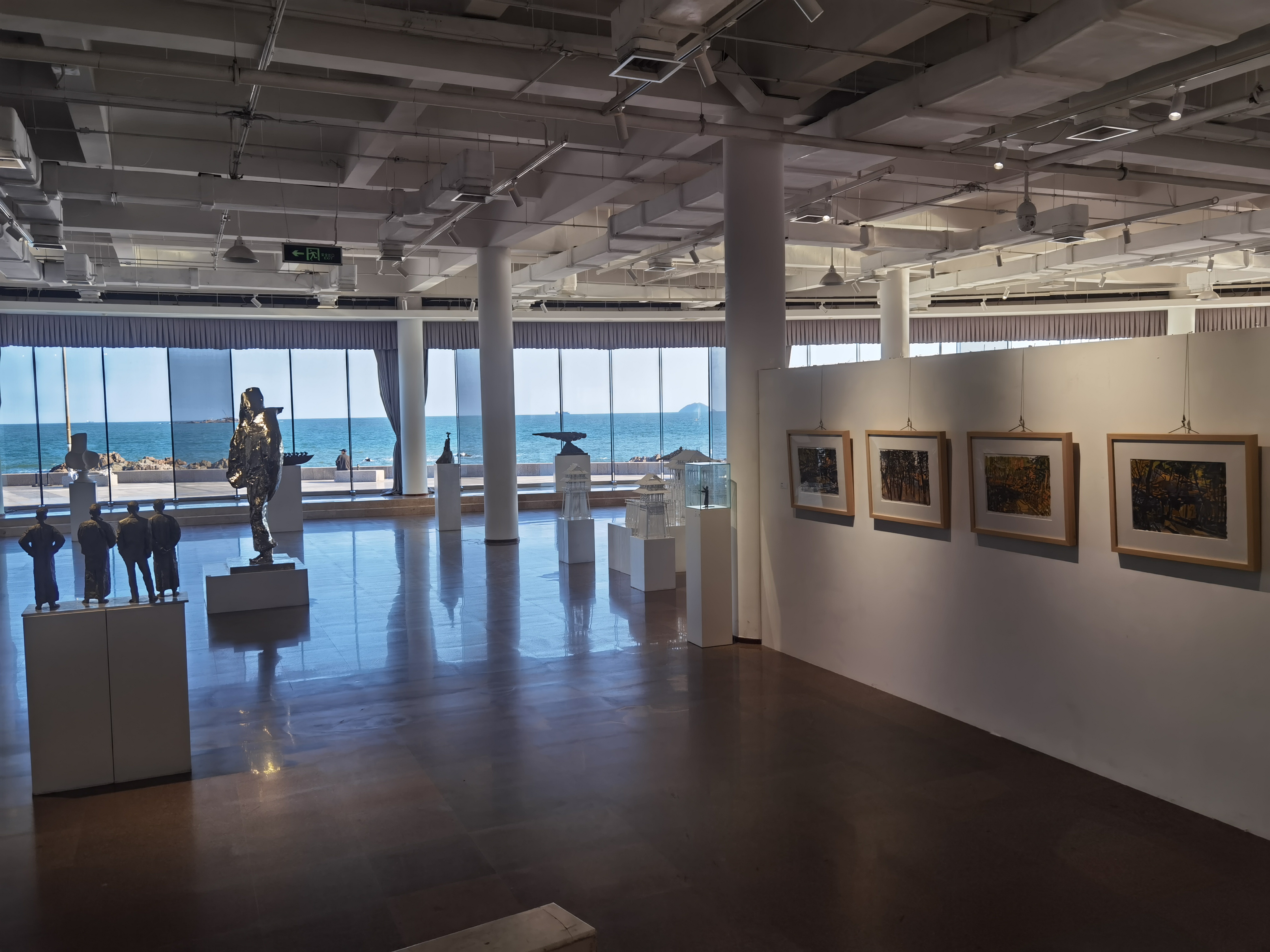 20221101-青蓝之梦·新葡萄官网AMG美术学院雕塑绘画作品邀请展-雕塑系-展厅1.jpg