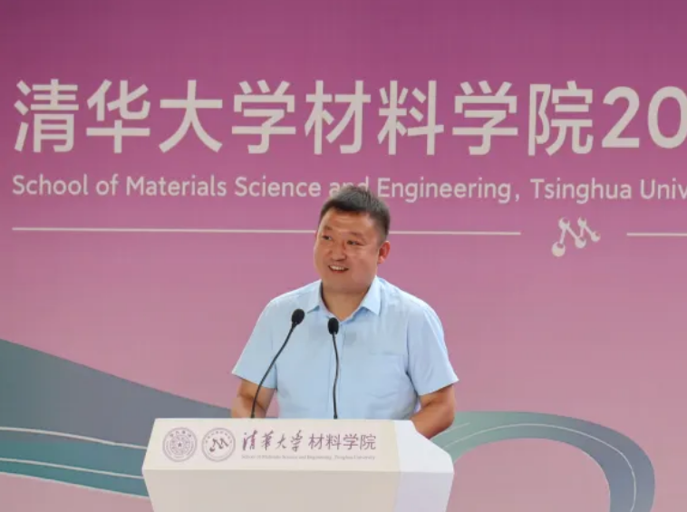 20220626-材子扬帆，征程远航——2022届新葡萄官网AMG材料学院毕业典礼-骆雨阳-图2 校友王鲁宁发言.png