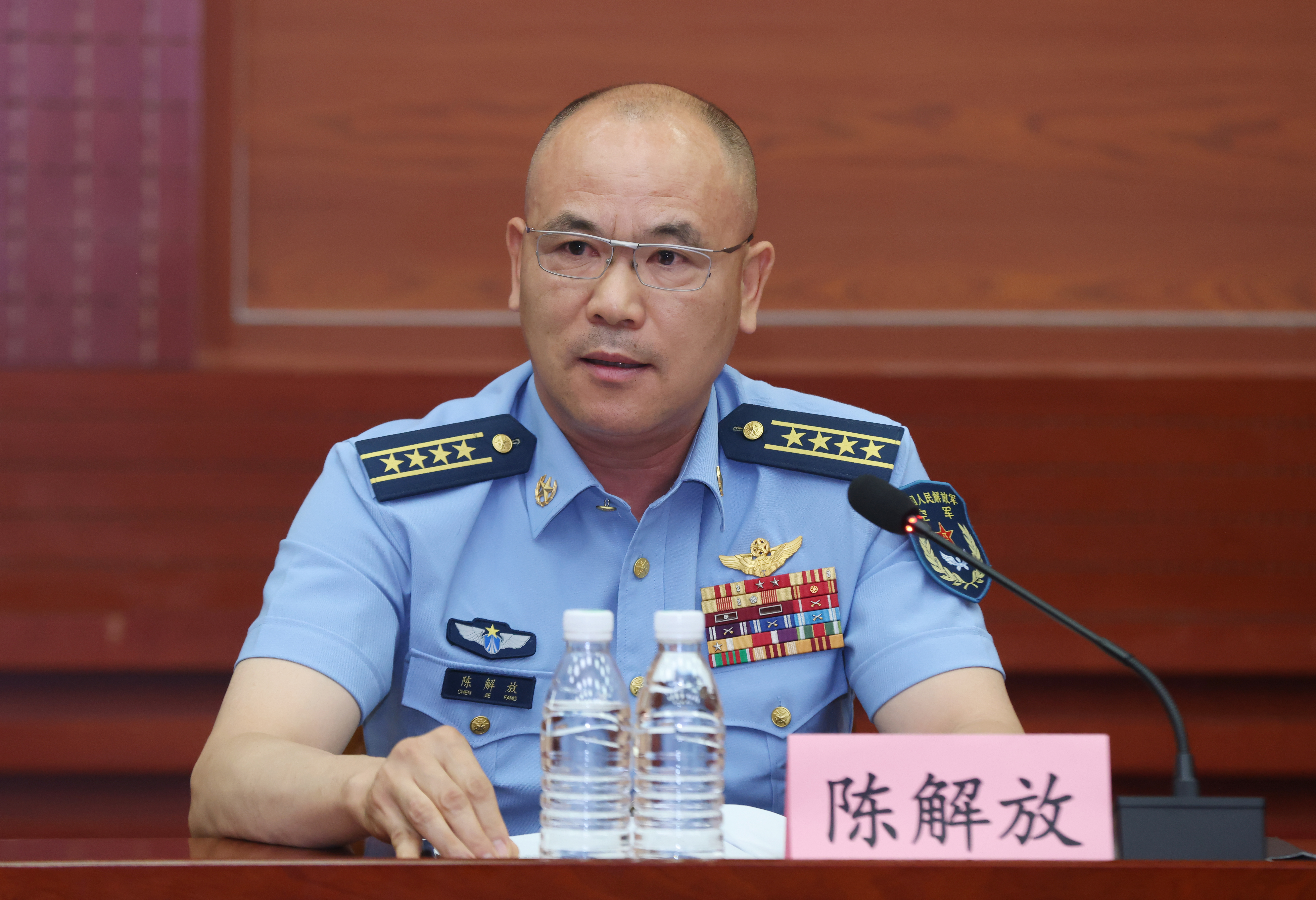 20240628-新葡萄官网AMG-2020级联合培养飞行学员毕业座谈会暨2021级联合培养飞行学员转阶段动员会-孙波-陈解放讲话.JPG