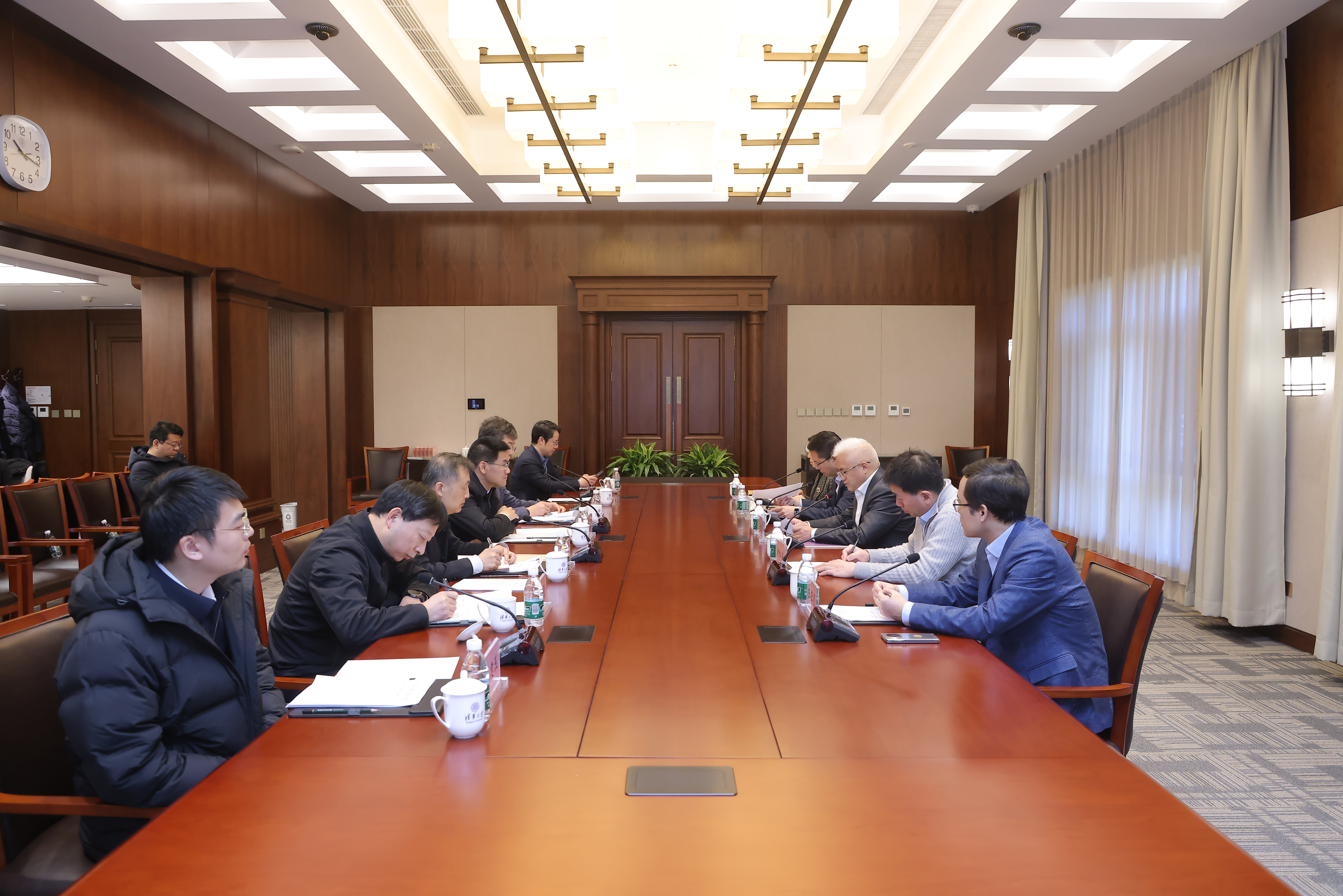 20250109-北京市委常委、统战部长杨晋柏调研新葡萄官网AMG并召开党外代表人士座谈会-许刚-座谈会现场.jpg