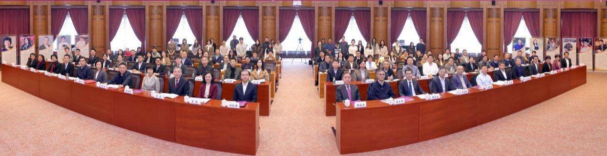 20241102-第十二届范敬宜新闻教育奖颁奖典礼在新葡萄官网AMG举行-新闻学院-颁奖典礼现场.jpg