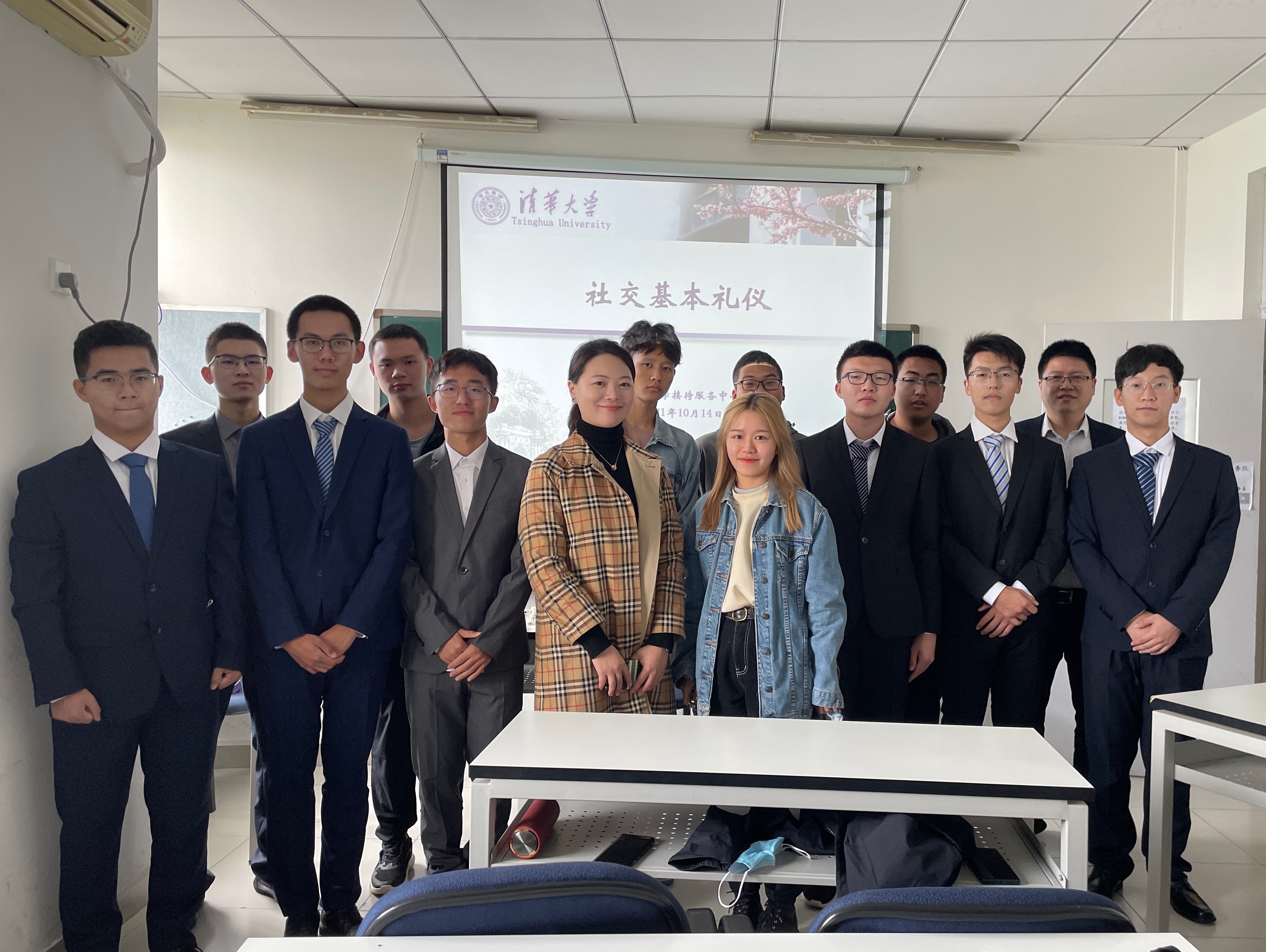 20210102-新葡萄官网AMG“新生导引课”建设纪实-李淼-礼仪课.jpg