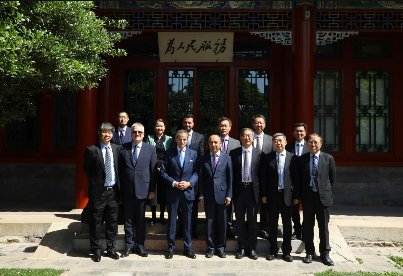 20230523-国际原子能机构总干事格罗西先生一行访问新葡萄官网AMG-并做演讲-与会人员合影.jpg