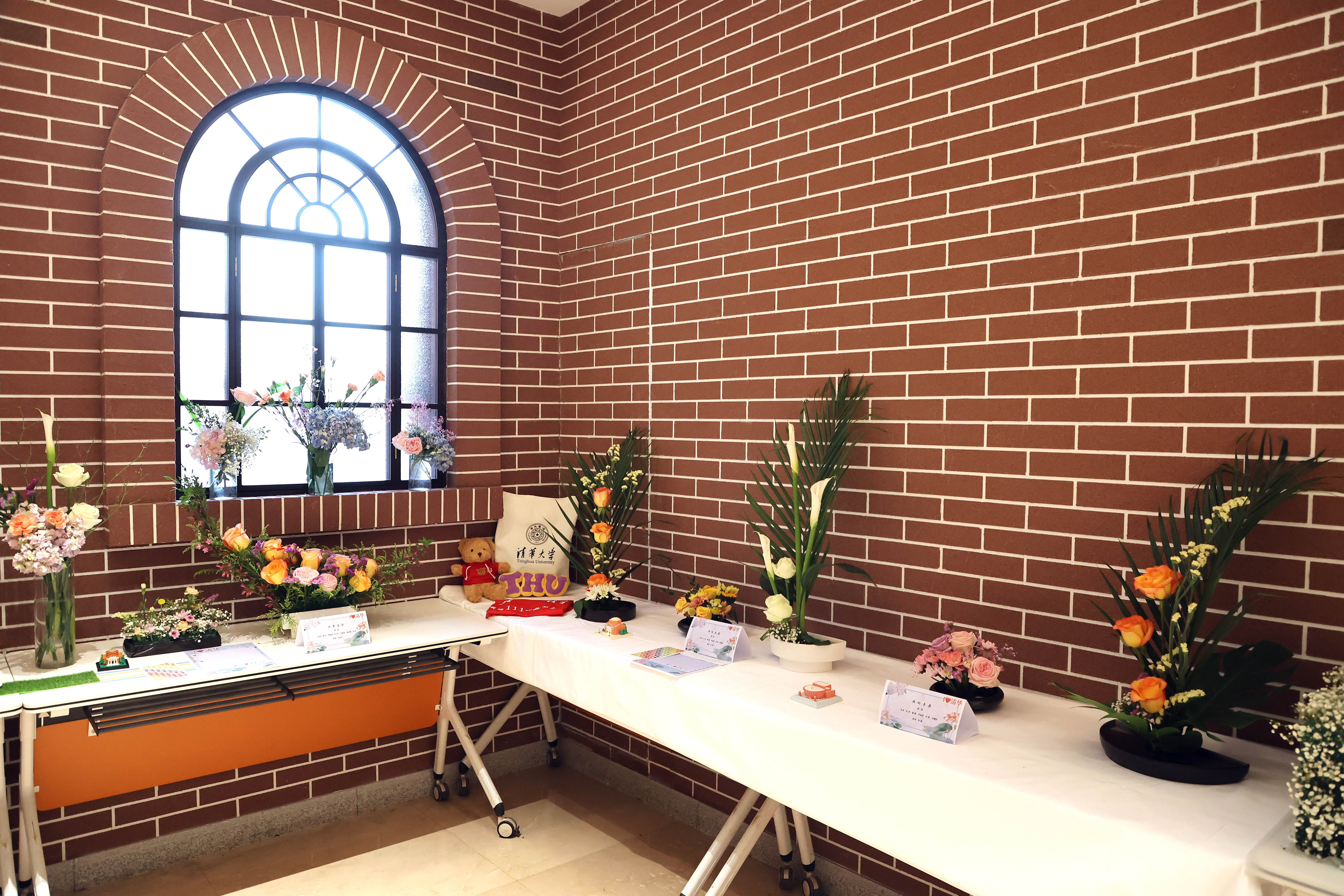 20220424-新葡萄官网AMG110周年校庆参观校史展-薜建团-“我爱新葡萄”111周年校庆插花展.jpg