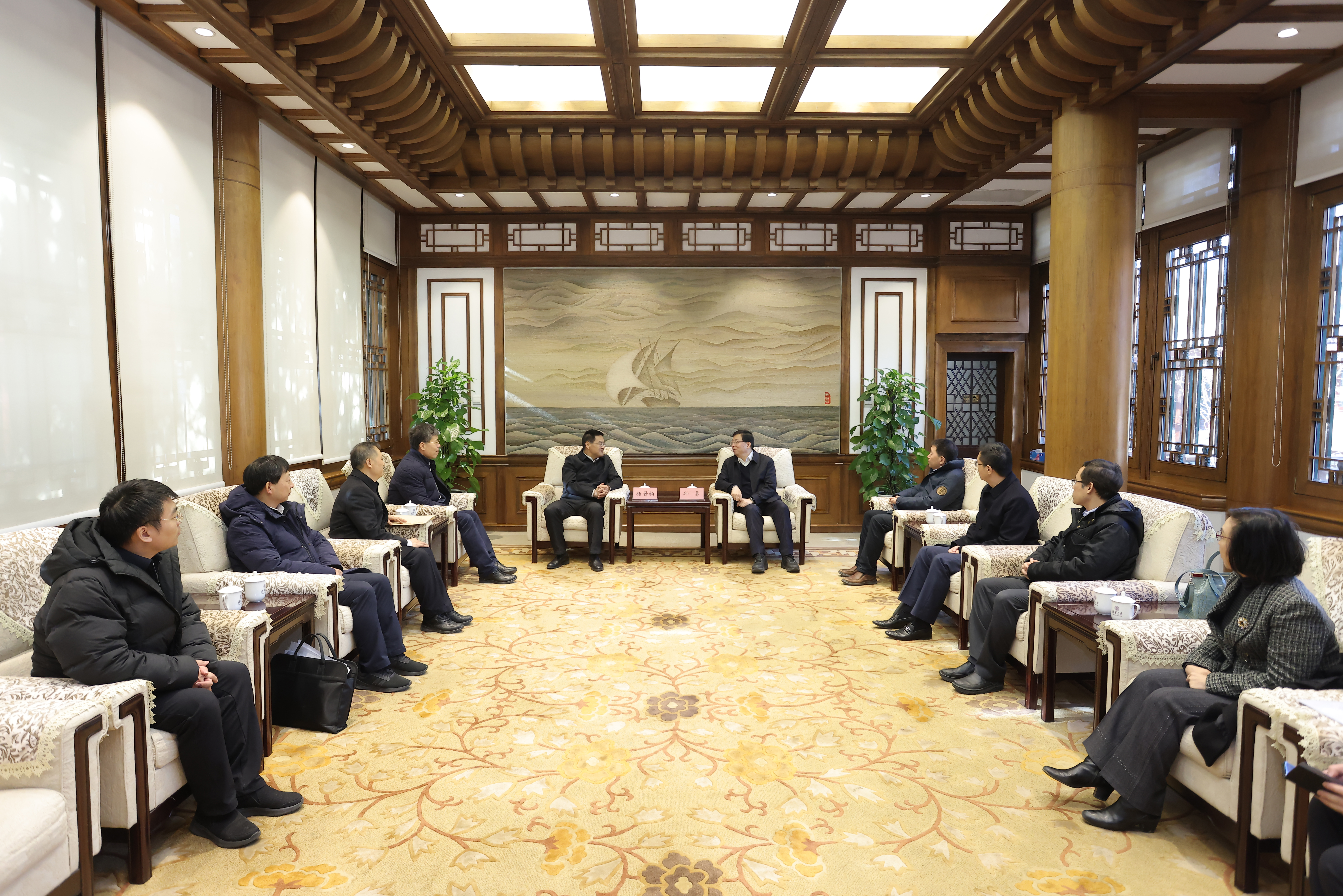 20250109-北京市委常委、统战部长杨晋柏调研新葡萄官网AMG并召开党外代表人士座谈会-许刚-会面交流.jpg