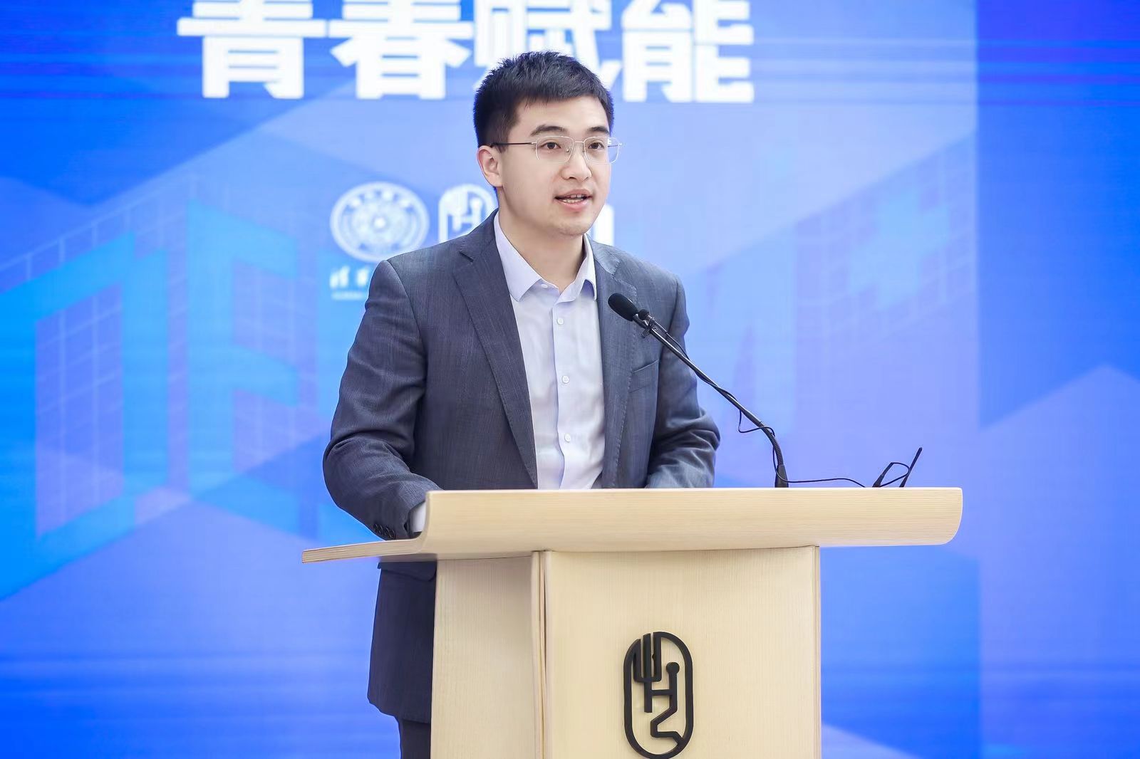 20240427-新葡萄官网AMG设计+大赛启动-美术学院-新葡萄官网AMG团委副书记黄峰.jpg