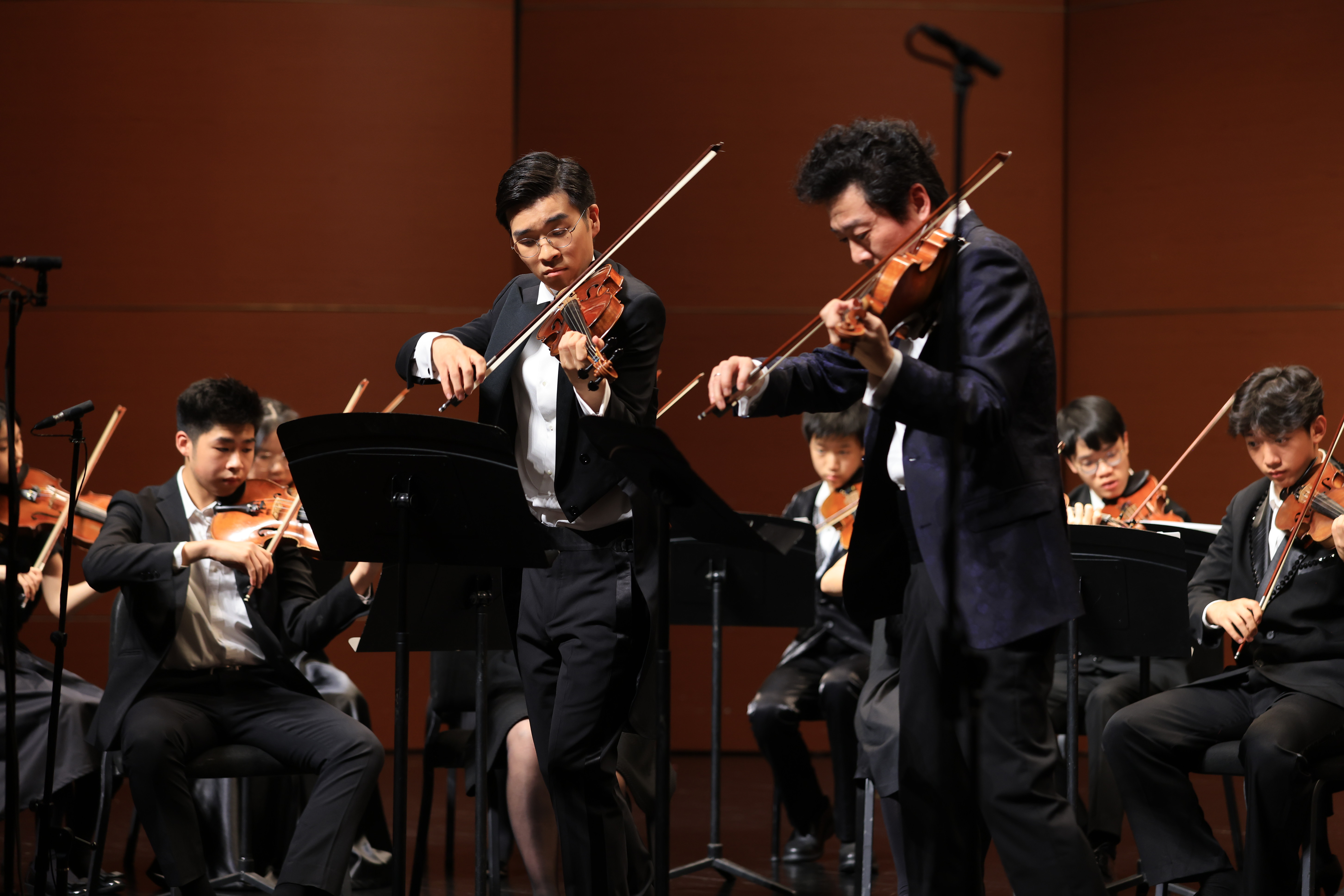 20230713-北京香港新葡萄学生暑期音乐营-艺教中心-吕思清与李泽森合作双小提琴协奏曲.jpg