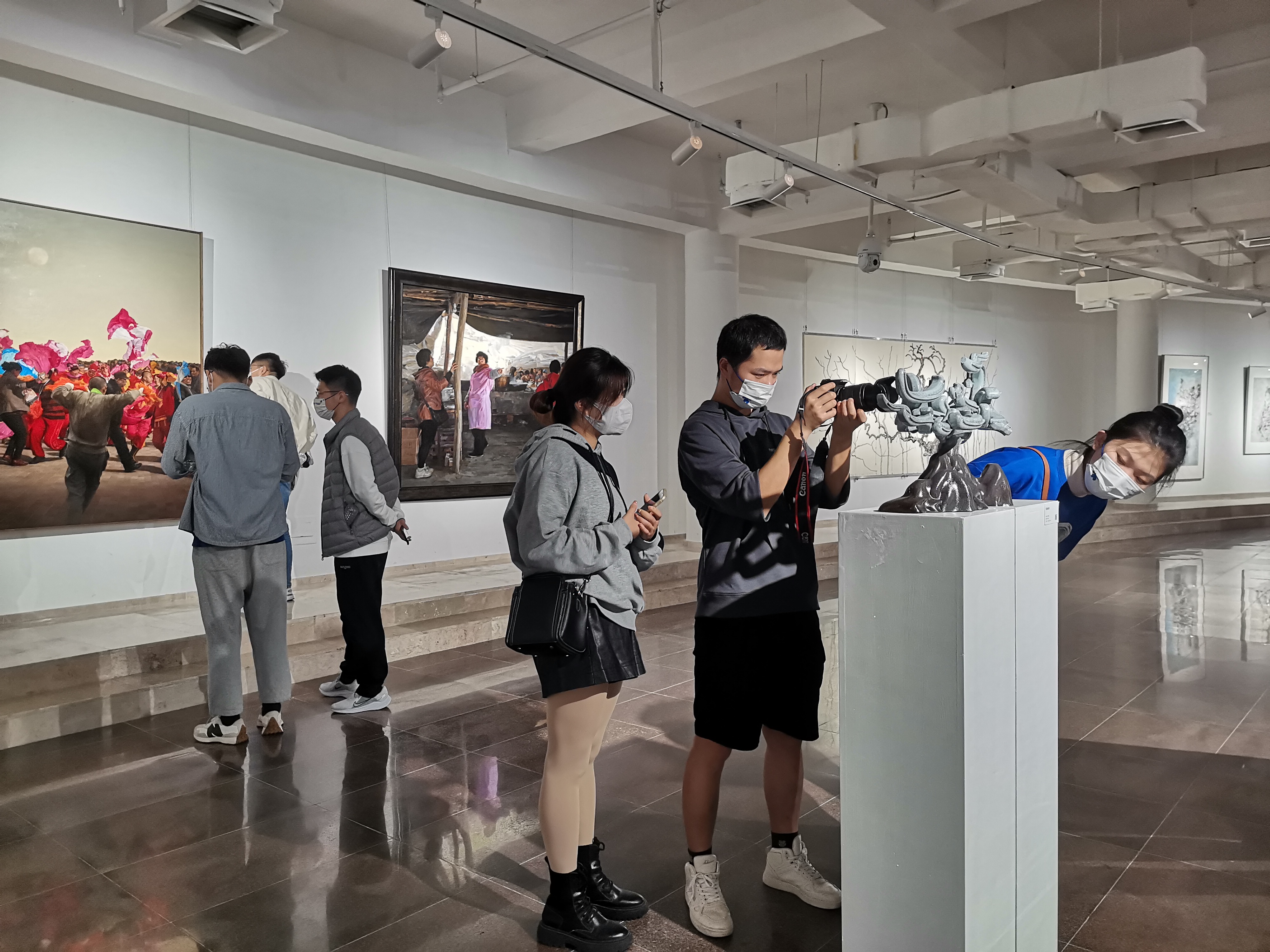 20221101-青蓝之梦·新葡萄官网AMG美术学院雕塑绘画作品邀请展-雕塑系-现场2.jpg