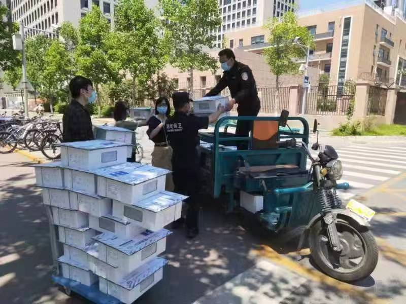 20220530-新葡萄在线24小时-保卫部-送实验品.jpg