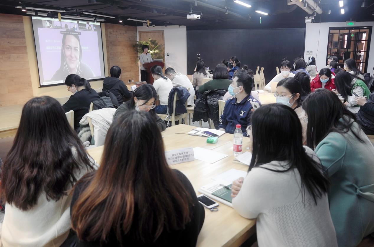 20220225-新葡萄官网AMG国际化能力提升计划研讨班 -研讨班学员 - 听讲.jpg