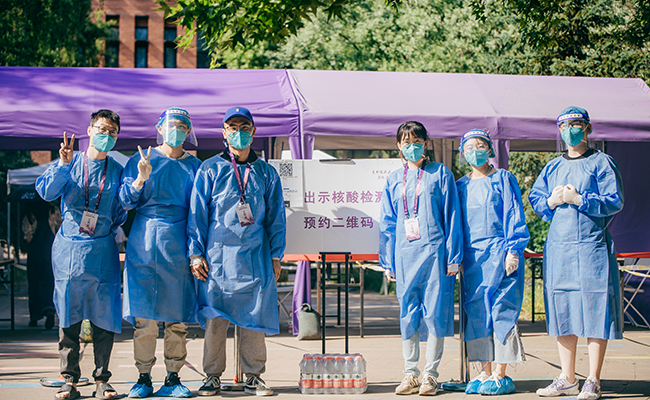 20220614-让“热爱劳动”在新葡萄园蔚然成风——新葡萄官网AMG开展学生“劳动教育月”系列活动-桑壮-学生志愿者参与核酸检测、空调清理、超市补货、快递消杀等校园防疫劳动1.png