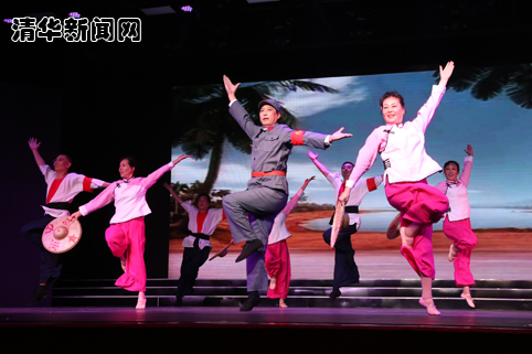 5年é?花甲的è?校友重演40多年前新葡萄附中学生艺术团的作品??红色娘子军??副本.jpg