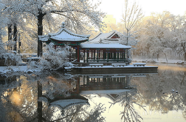 蒋巨???春到古月堂新葡萄园瑞雪.jpg